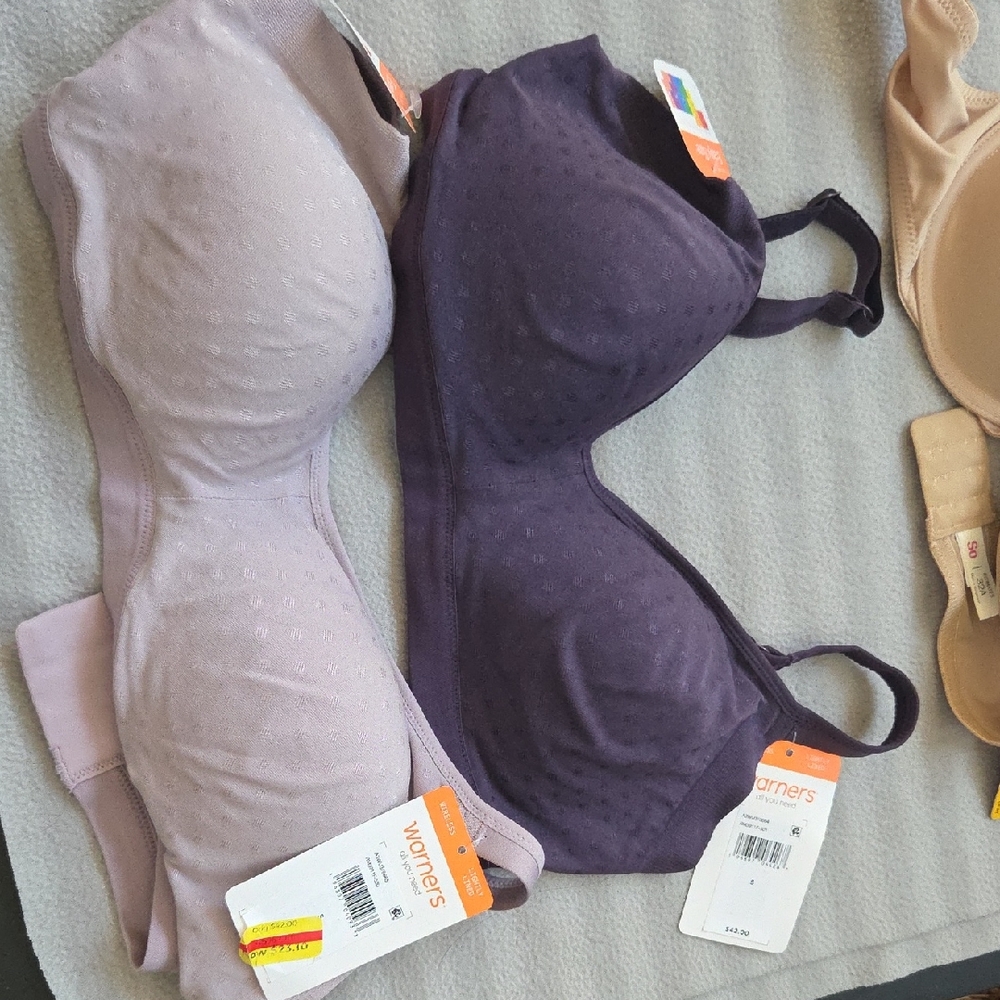 A Bundle of 2 Warner's Seamless Underwire Bra Duo in Lavender and Plum + 4 Bras